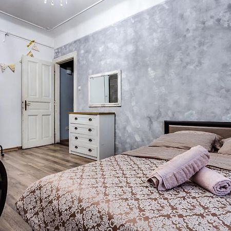 Apartment Near Circus Liov Exterior foto