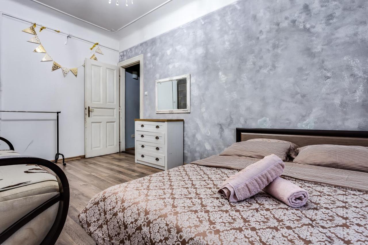 Apartment Near Circus Liov Exterior foto